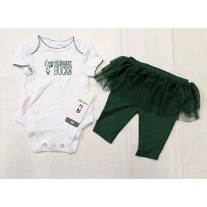 Milwaukee Bucks Infant Bodysuit Size 0-3M         (1271)
